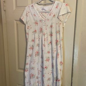 Carole Hochman White & Red Floral Night Shirt/Gown Size Small vintage